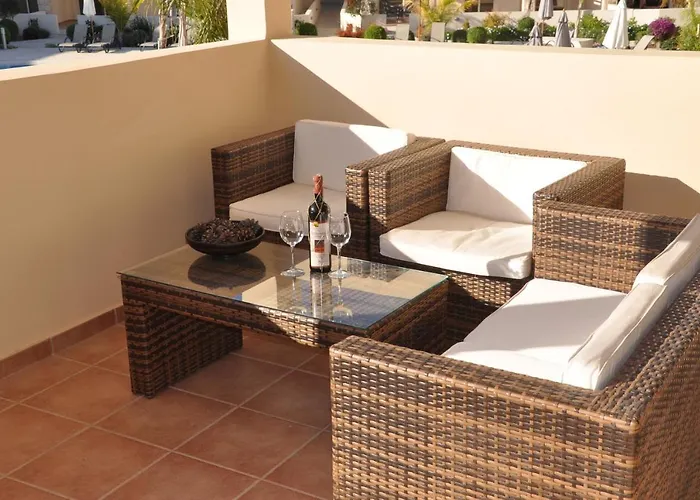 2 Bed, 2 Bath In * マンドリア