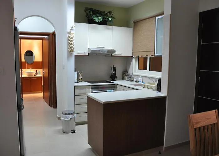 アパート 2 Bed, 2 Bath In マンドリア