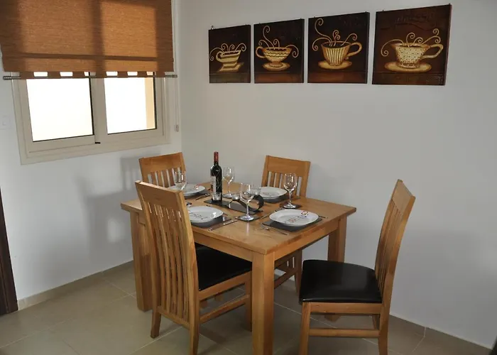 アパート 2 Bed, 2 Bath In