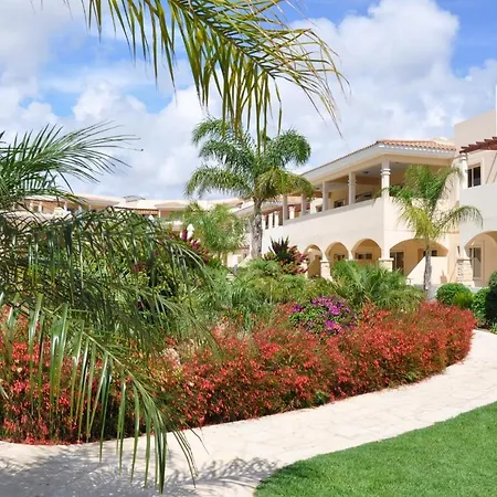 Apartment 2 Bed, 2 Bath In *